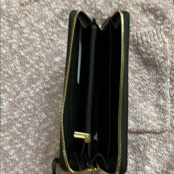 Genuine Leather Black wallet with cloth interior. - Picture 3 of 3